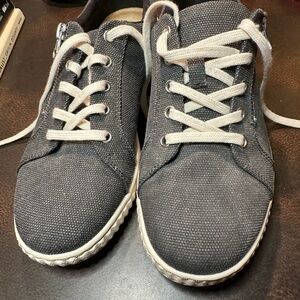 Clarks Gray Sneakers with White Laces